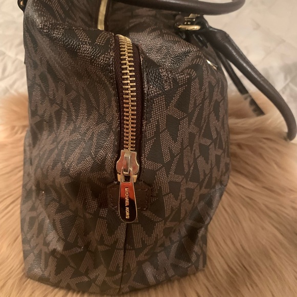 MICHAEL KORS OVERSIZE OR TRAVEL BAG. - Picture 12 of 12